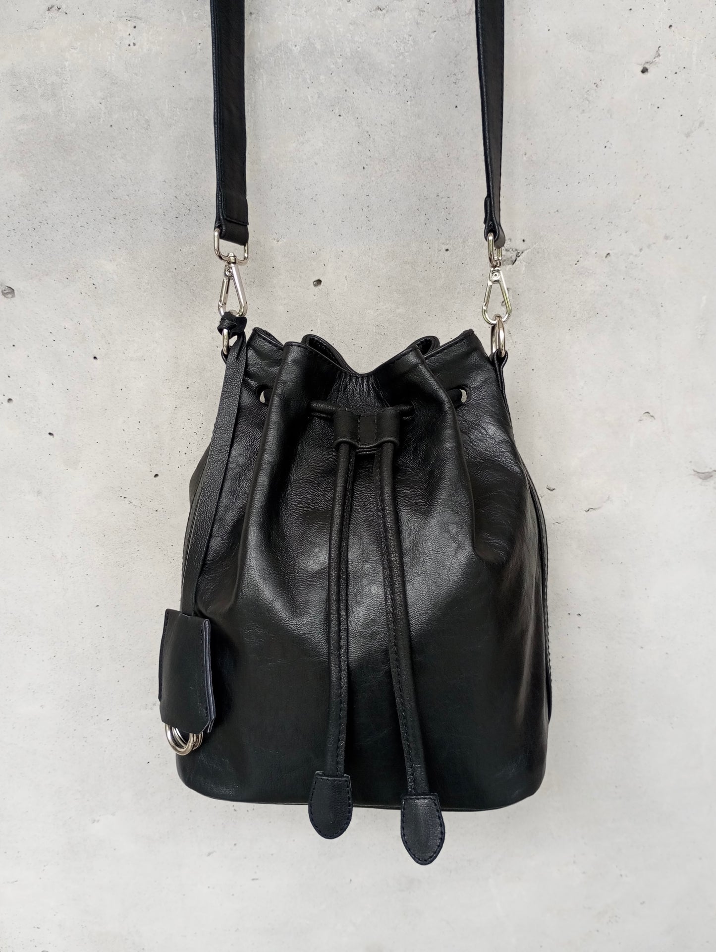 ”Okla” Large leather bucket bag