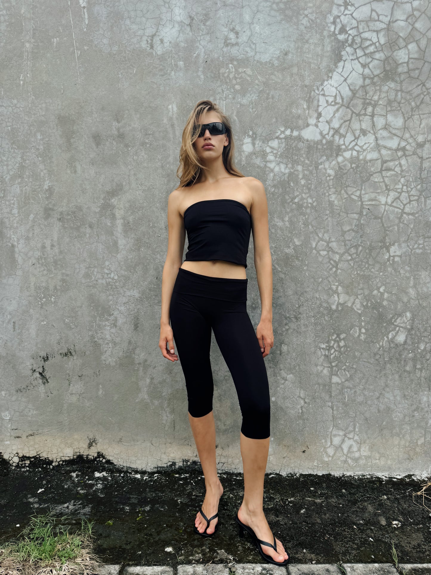 “Sena” raw edges capri leggings (blk)