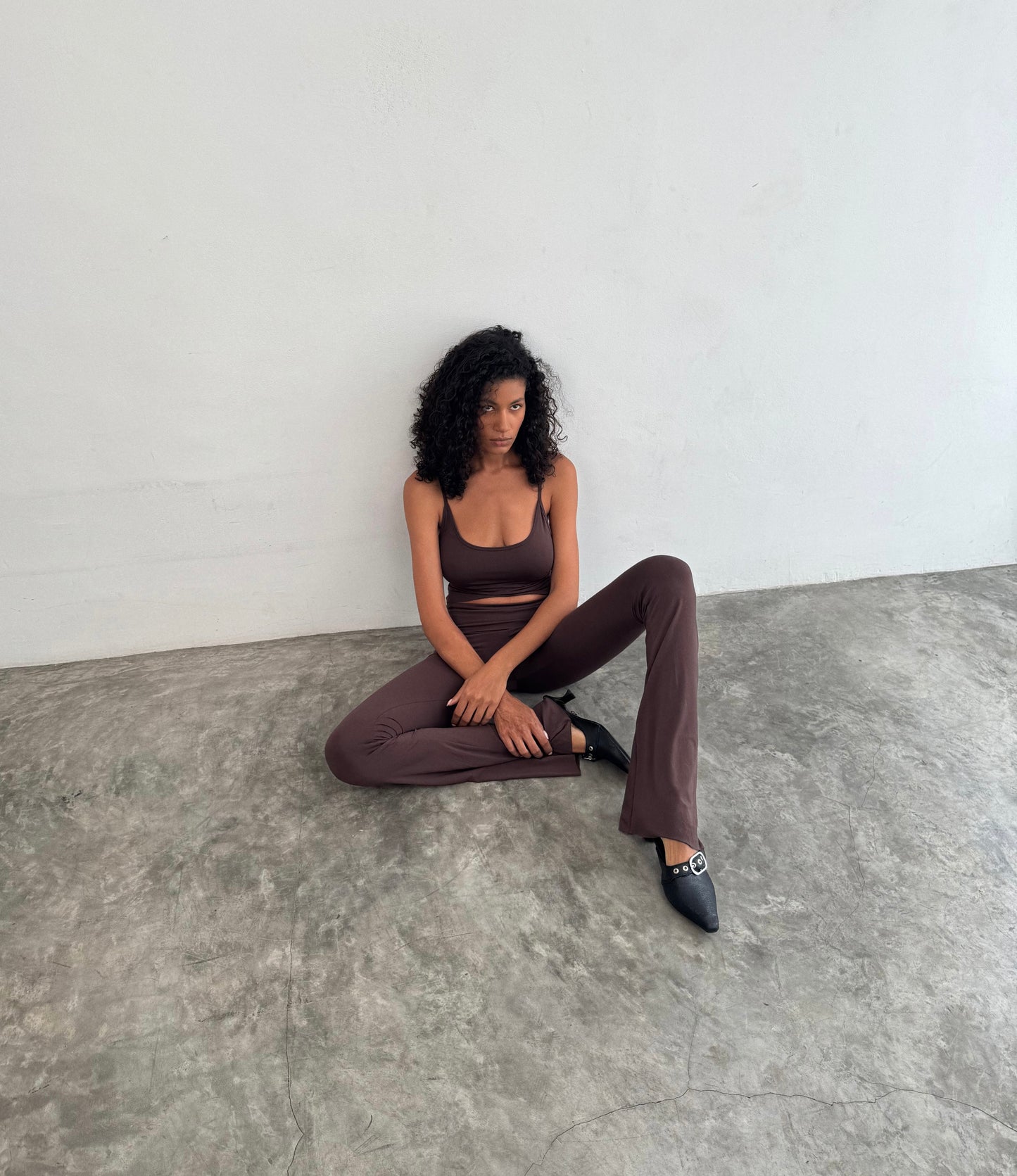 “Eris” raw edges flared pants (chc)