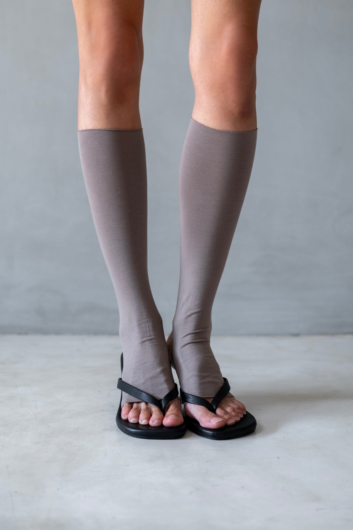 “Sole” raw edges leg warmers