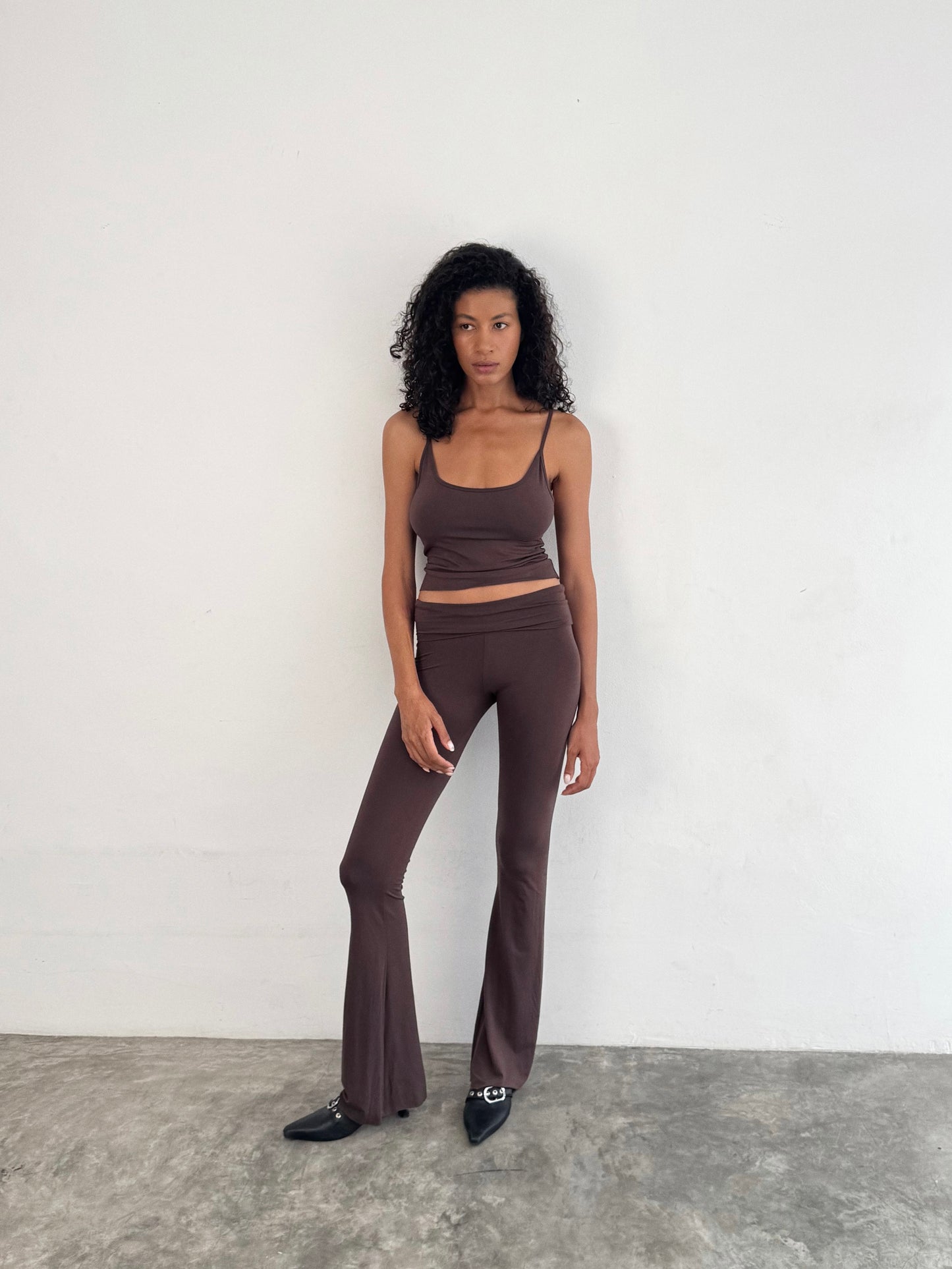 “Eris” raw edges flared pants (chc)