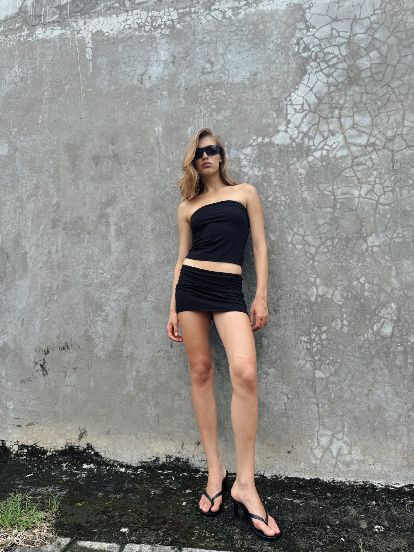 “Frey” raw edges mini skirt (blk)