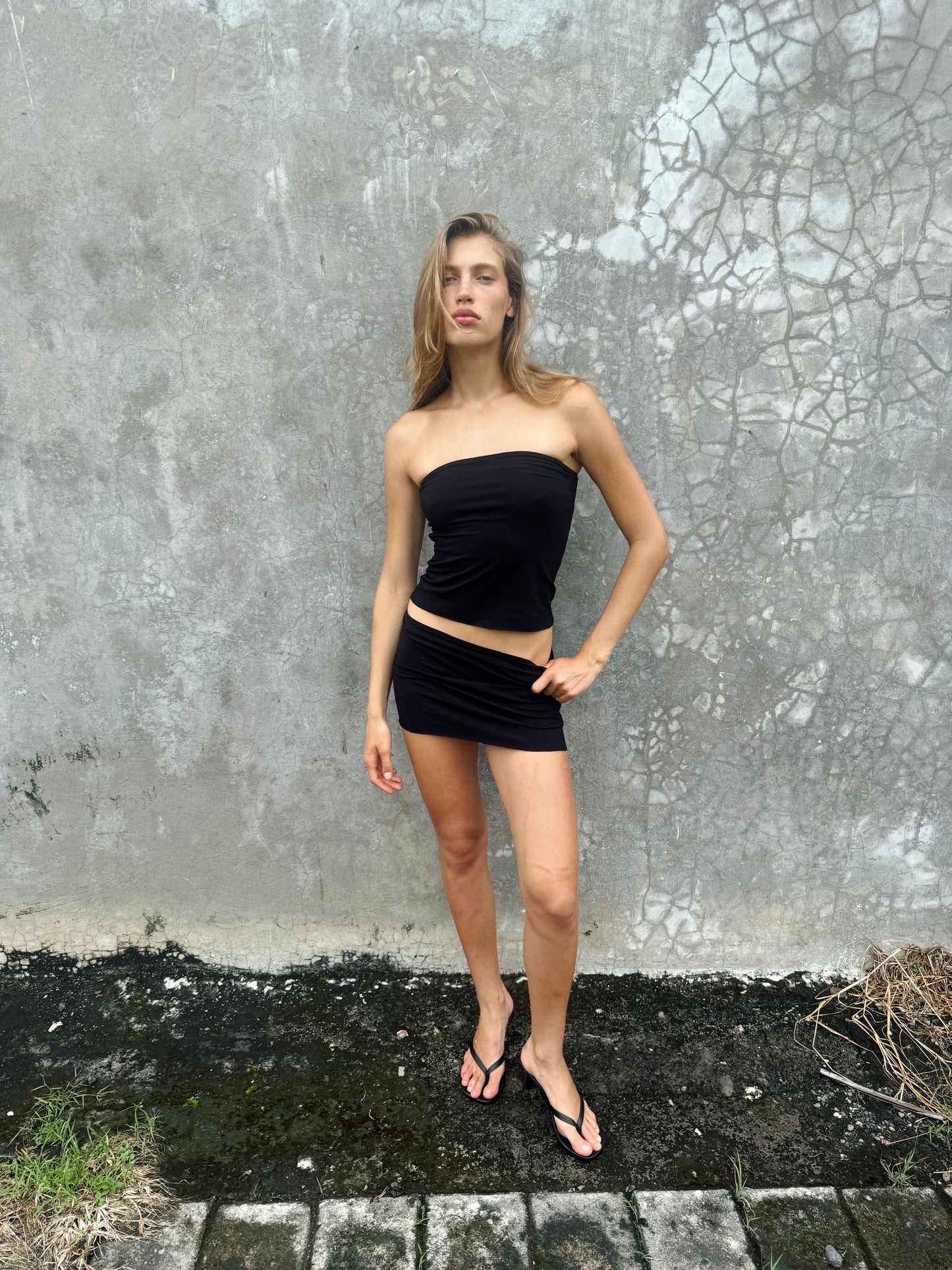 “Frey” raw edges mini skirt (blk)