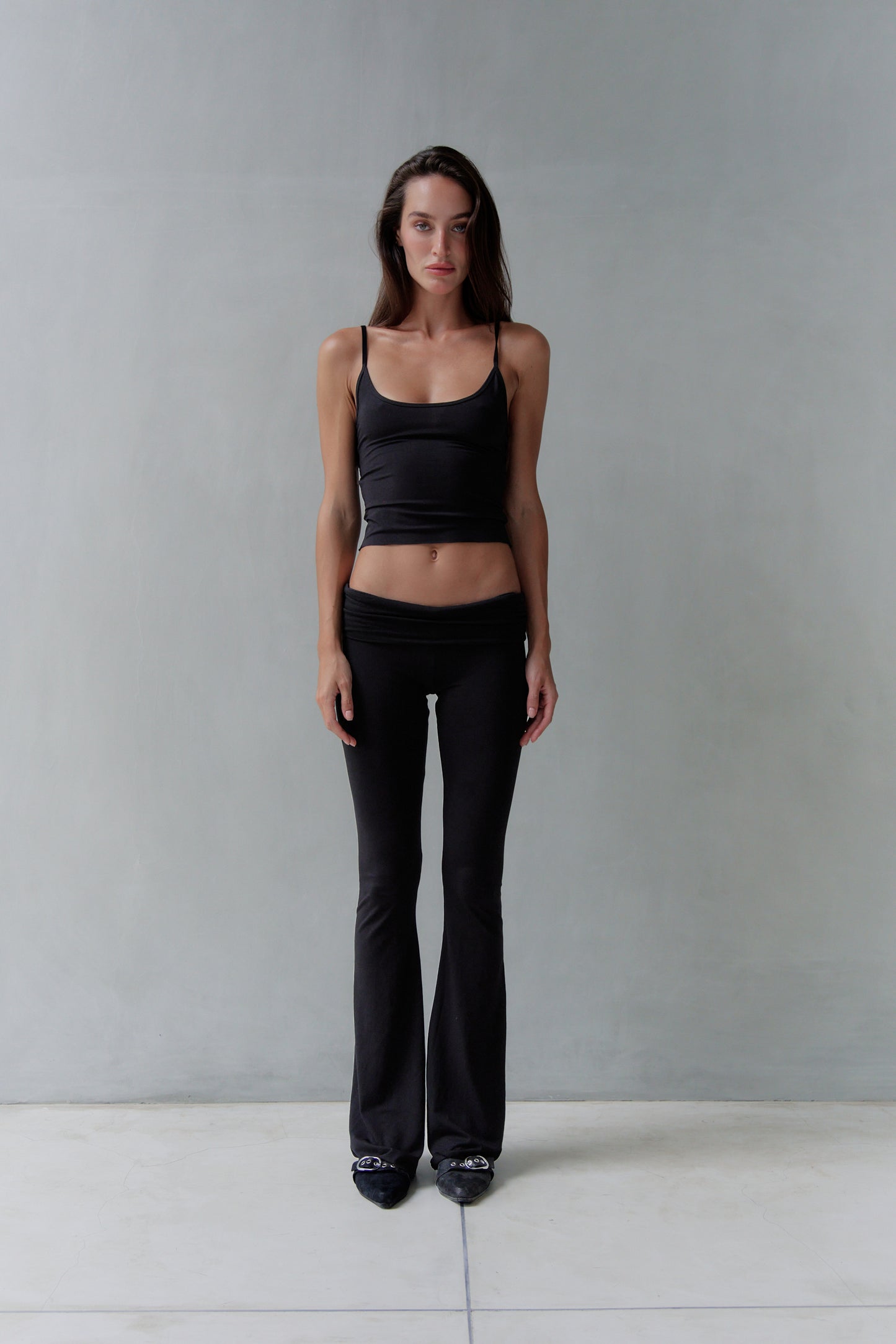 “Eris” raw edges flared pants (blk)