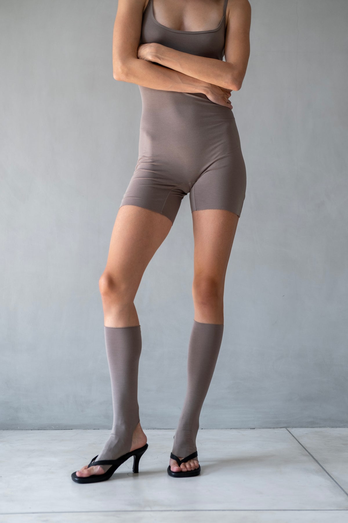 “Sole” raw edges leg warmers