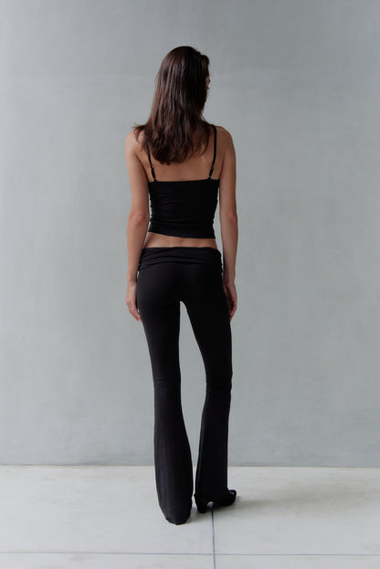 “Eris” raw edges flared pants (blk)