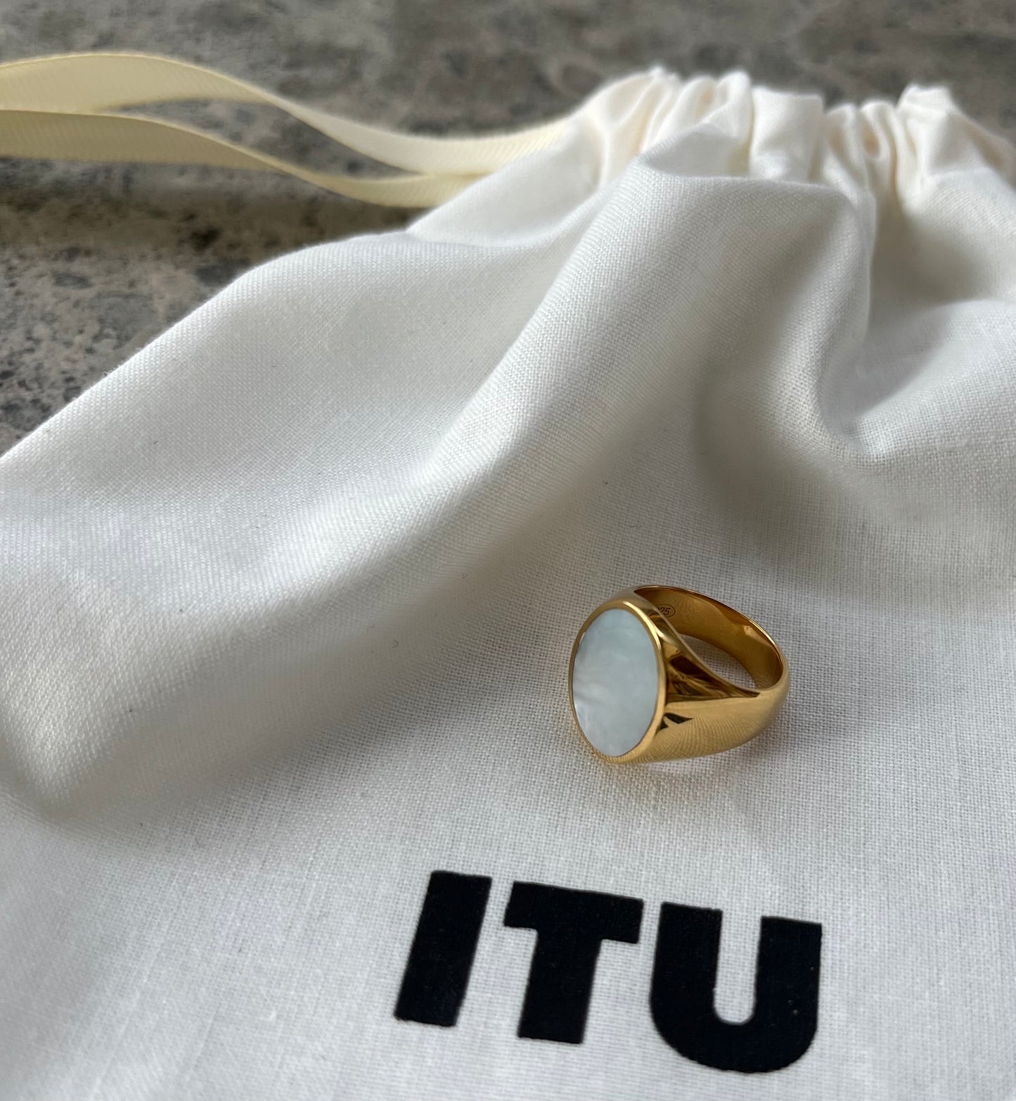 Unisex “Enea” Mother of Pearl signet ring