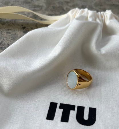 Unisex “Enea” Mother of Pearl signet ring