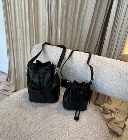 ”Okla” Large leather bucket bag